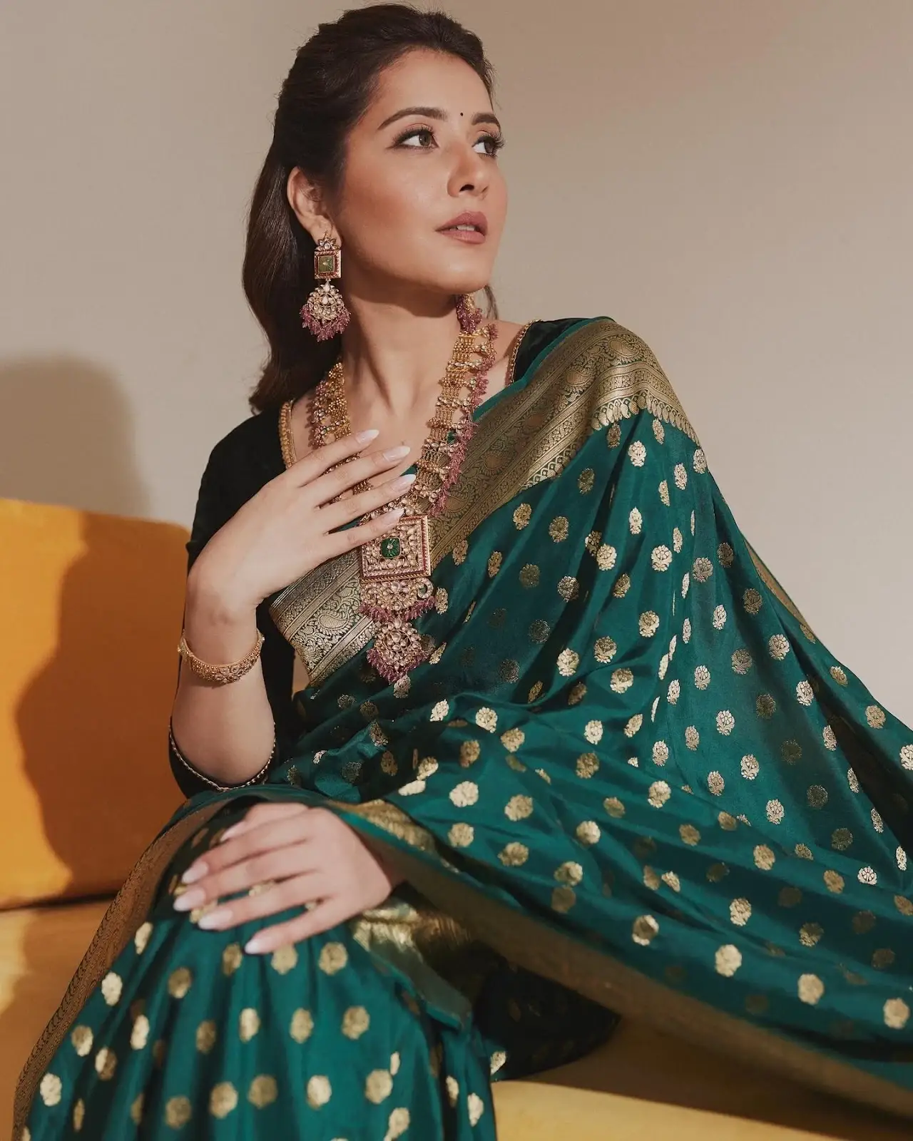 INDIAN ACTRESS RASHI KHANNA IN TRADITIONAL GREEN SAREE 5